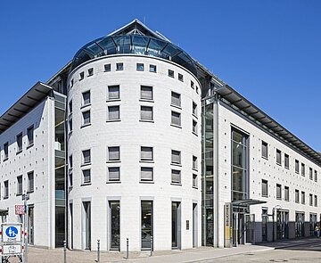 Das Neue Ständehaus von vorne. 